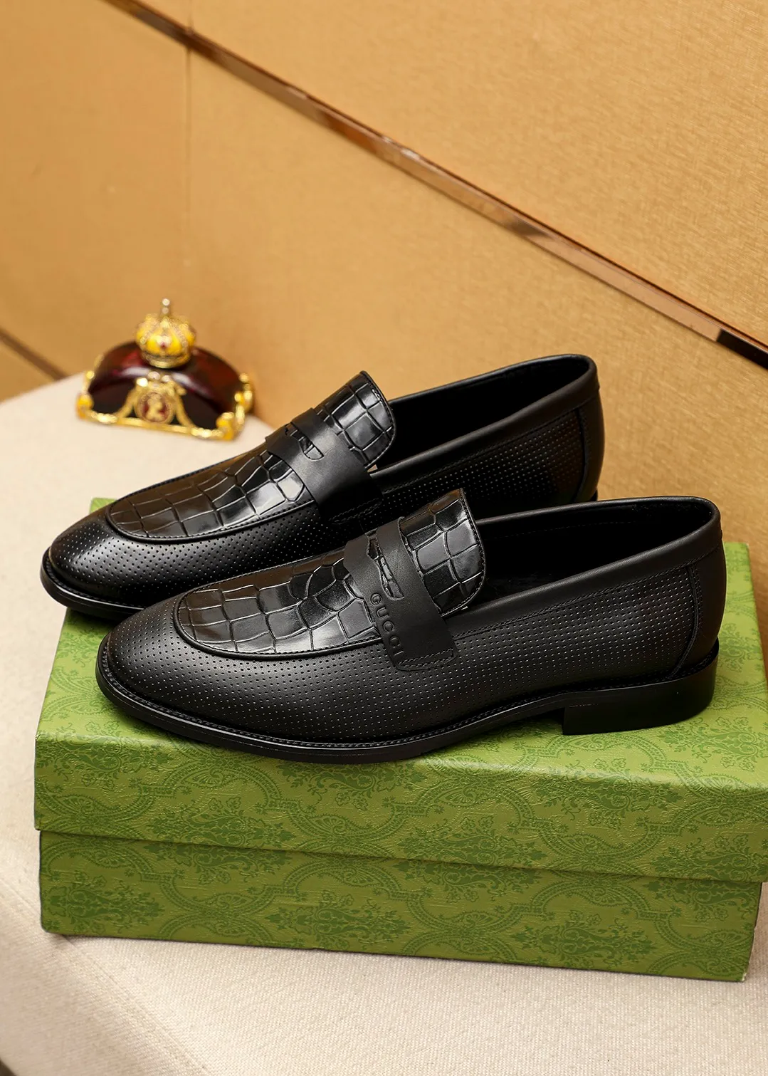 Men's shoes 💰442 💐 Product trademark: GUCCI "Gucci" casual leather shoes Regular size: 38-44 (45.46🉑️customized) Product materials: Selected imported first-layer calfskin embossed upper, imported small dyed cowhide leather lining. Strong three-dimensional visual effect, combined outsole Color: 1⃣️color optional